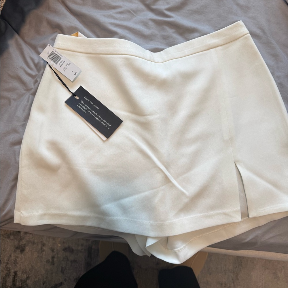 NWT Aritzia Facade Cream Skort